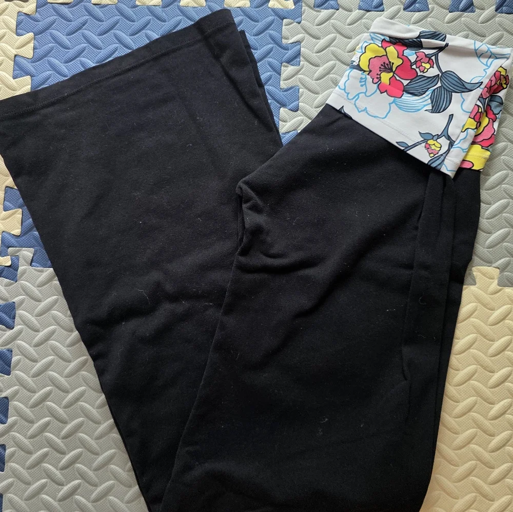 Y2K Margarita‎ Flared Leg Activewear, Sz. 2 - Picture 2 of 6